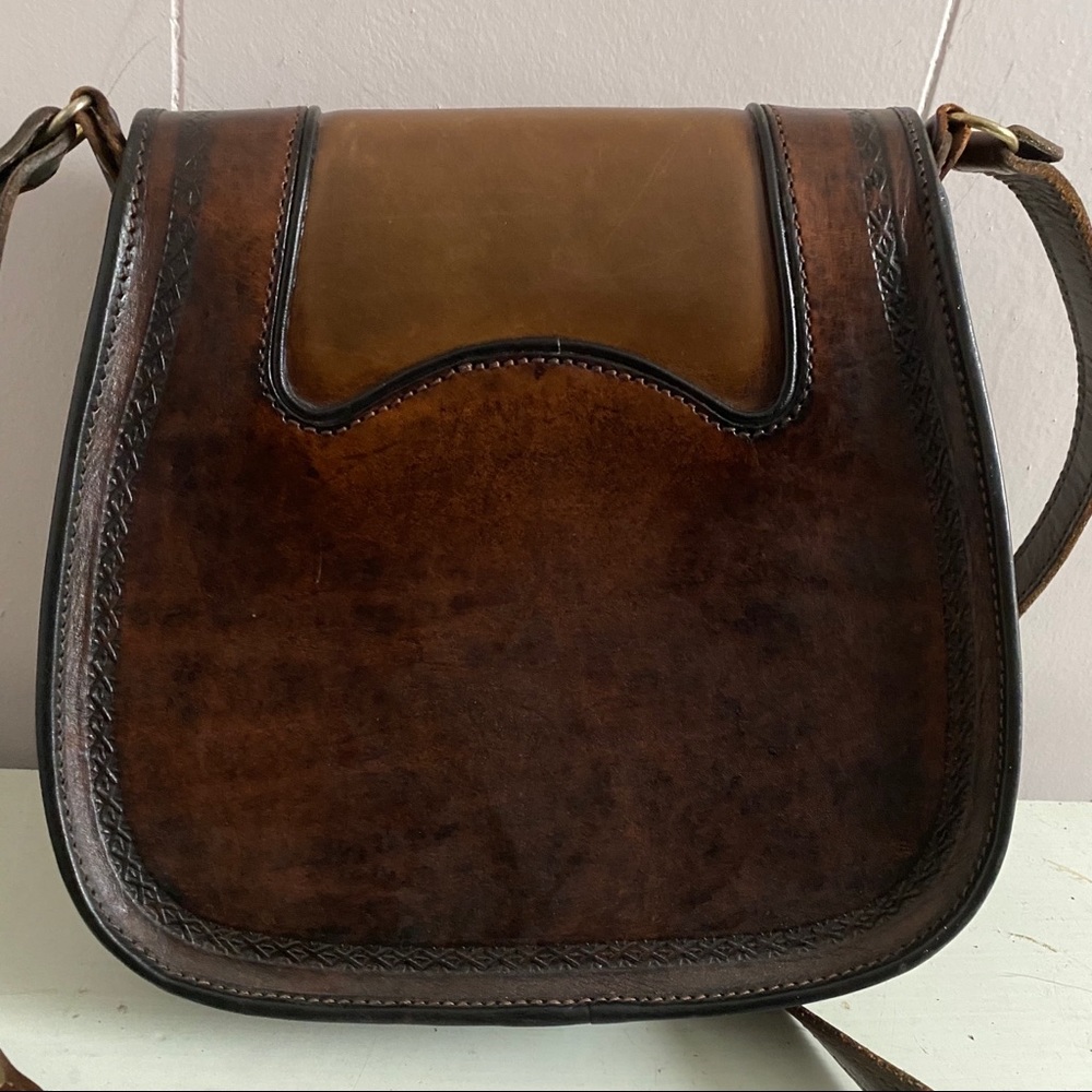 Anna Cainzo Tooled Leather Crossbody - Picture 4 of 7